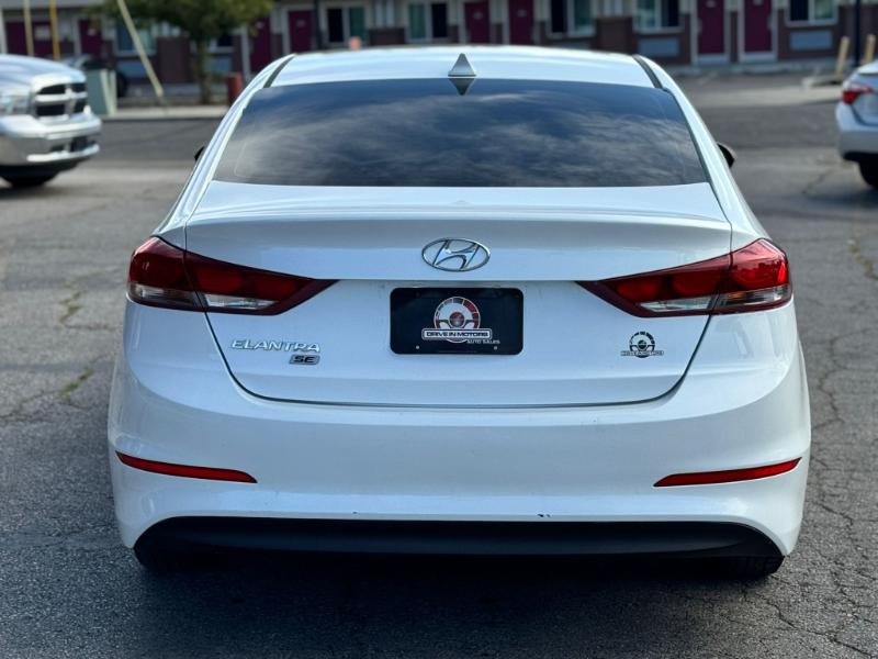 Hyundai Elantra SE 6AT 2017 Hyundai Elantra SE 6AT 2017