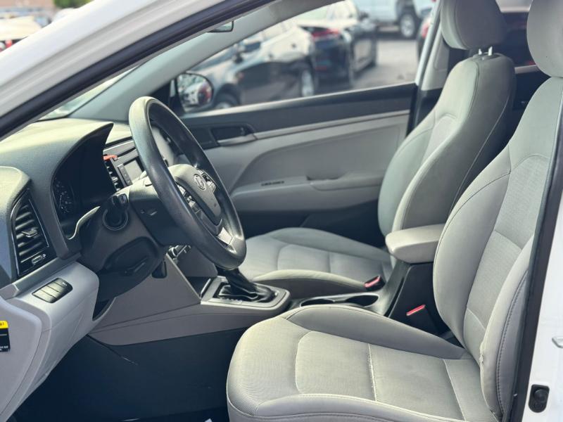 Hyundai Elantra SE 6AT 2017 Hyundai Elantra SE 6AT 2017