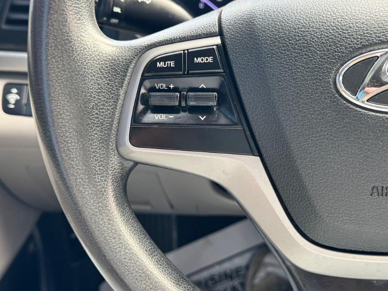 Hyundai Elantra SE 6AT 2017 Hyundai Elantra SE 6AT 2017