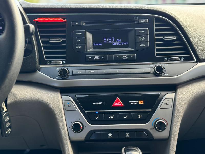 Hyundai Elantra SE 6AT 2017 Hyundai Elantra SE 6AT 2017