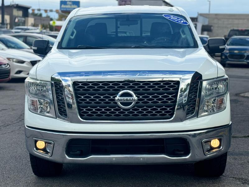2018 Nissan Titan SV Crew Cab photo 2
