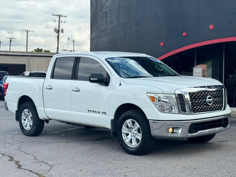 2018 Nissan Titan SV Crew Cab photo 3