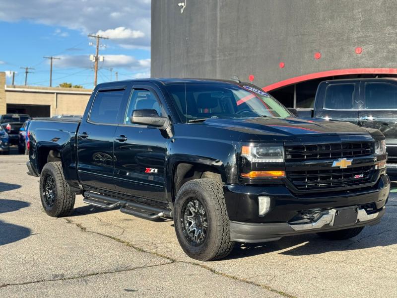 2017 Chevrolet Silverado 1500 LT photo 3