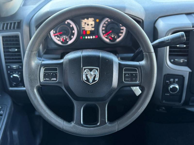 RAM 1500 Tradesman Quad Cab 4WD 2015