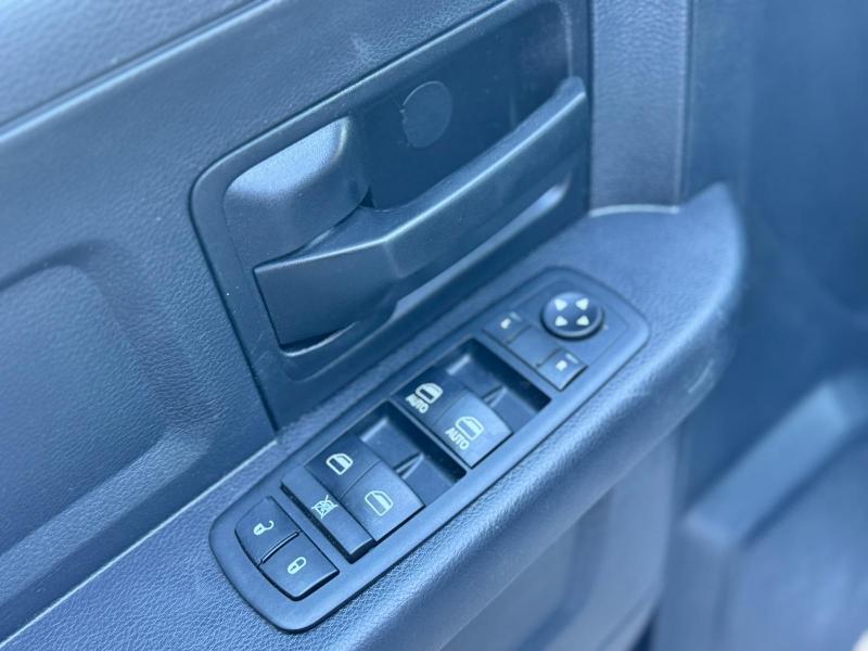 RAM 1500 Tradesman Quad Cab 4WD 2015