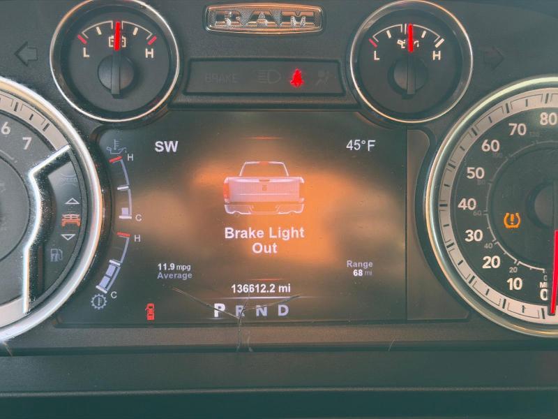 RAM 1500 SLT Quad Cab 4WD 2015