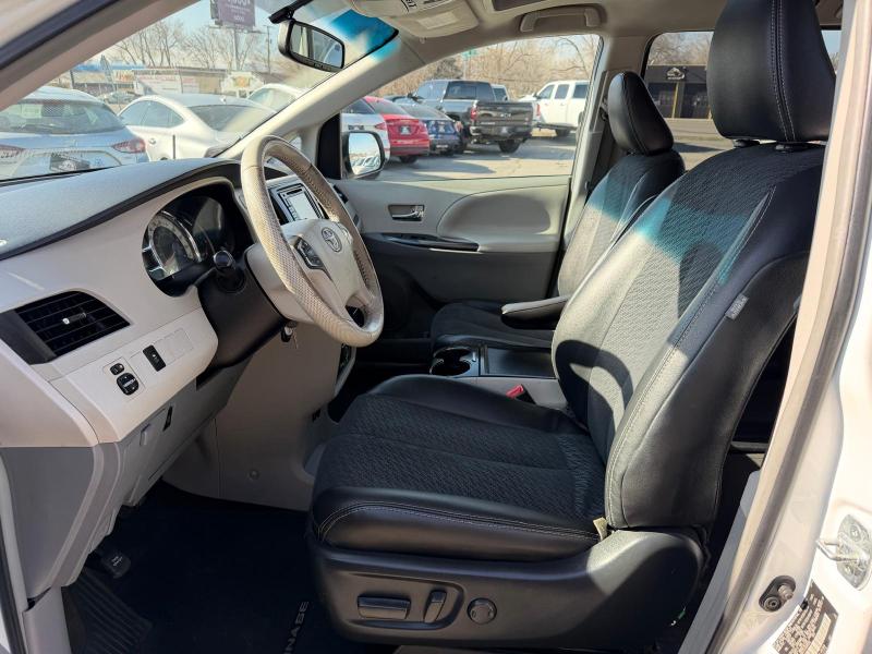 Toyota Sienna FWD 7-Passenger V6 2014