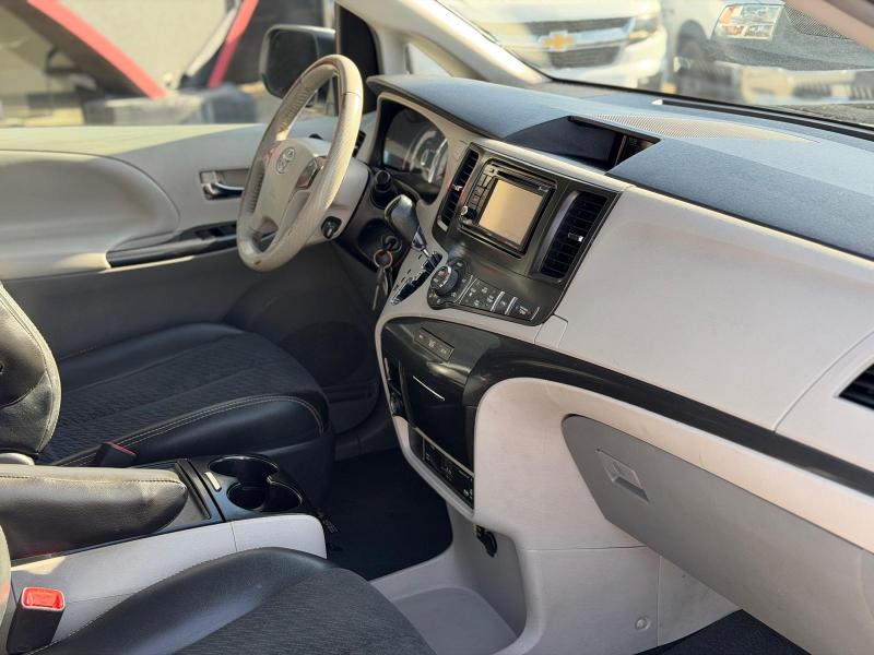 Toyota Sienna FWD 7-Passenger V6 2014