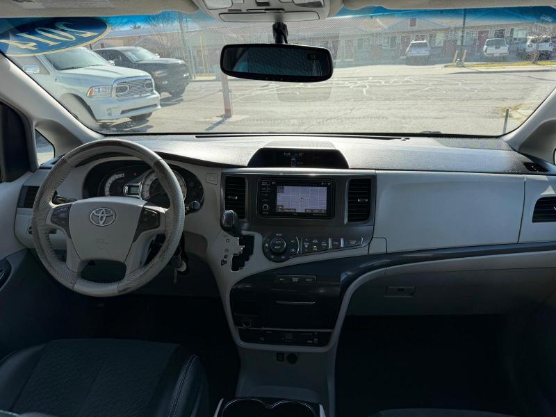 Toyota Sienna FWD 7-Passenger V6 2014