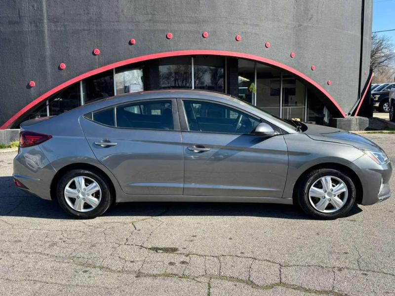 Hyundai Elantra SE 6AT 2019