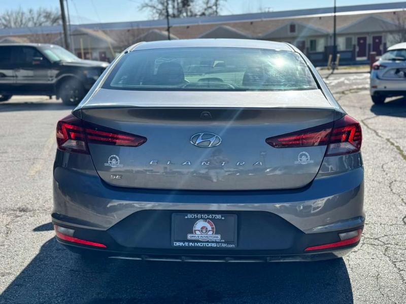 Hyundai Elantra SE 6AT 2019