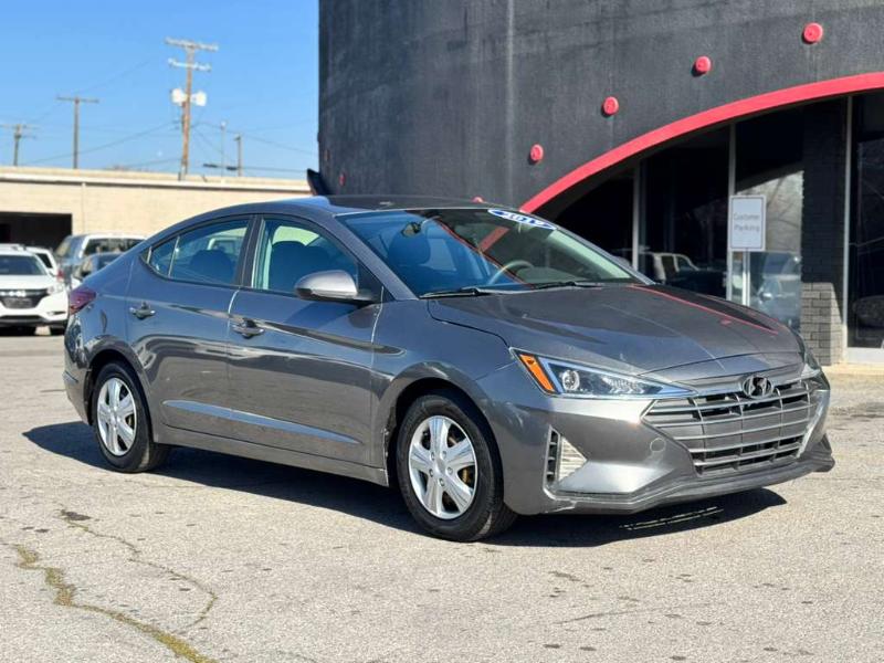 Hyundai Elantra SE 6AT 2019