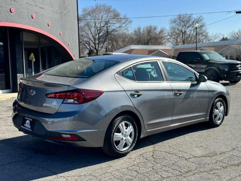 Hyundai Elantra SE 6AT 2019