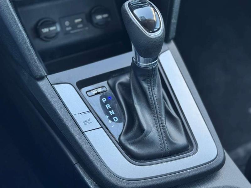 Hyundai Elantra SE 6AT 2019