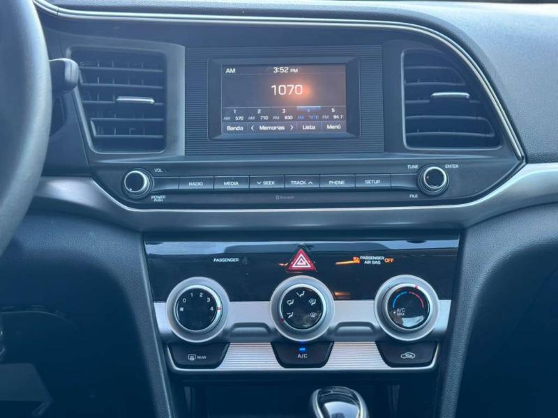 Hyundai Elantra SE 6AT 2019