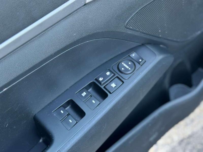 Hyundai Elantra SE 6AT 2019