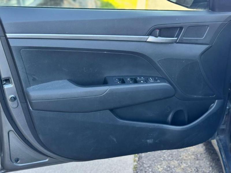 Hyundai Elantra SE 6AT 2019