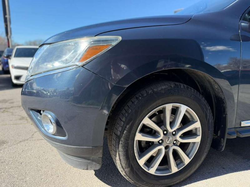 Nissan Pathfinder SV 4WD 2013