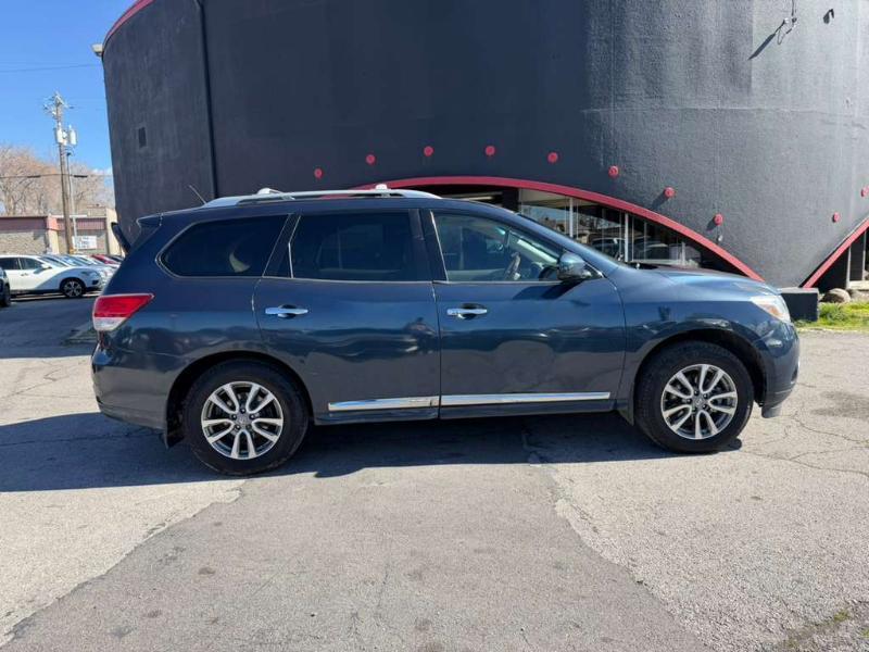 Nissan Pathfinder SV 4WD 2013