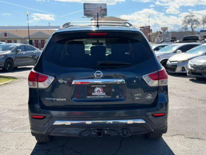 Nissan Pathfinder SV 4WD 2013