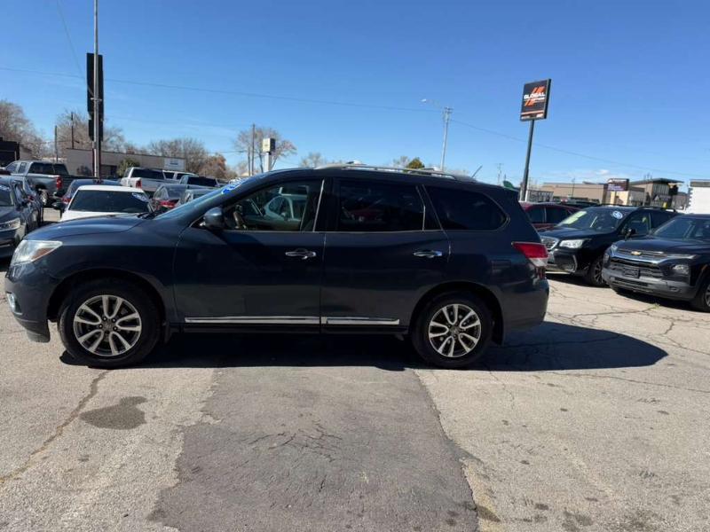 Nissan Pathfinder SV 4WD 2013