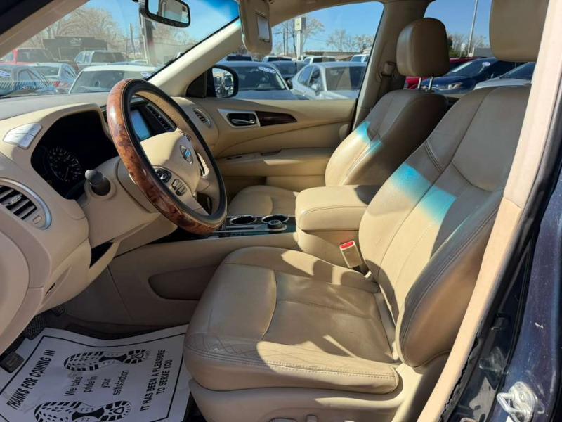 Nissan Pathfinder SV 4WD 2013