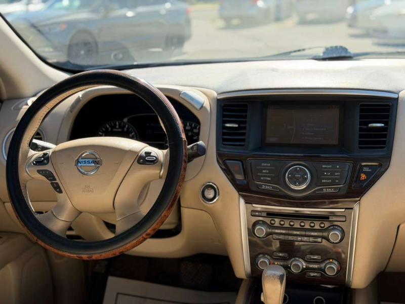 Nissan Pathfinder SV 4WD 2013