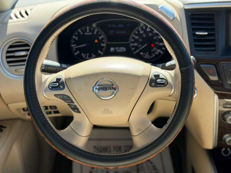 Nissan Pathfinder SV 4WD 2013