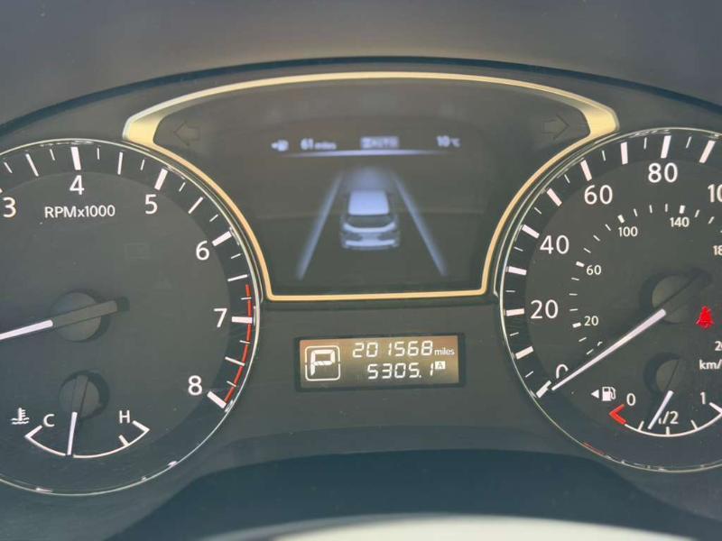 Nissan Pathfinder SV 4WD 2013