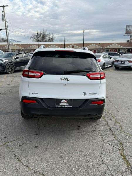 Jeep Cherokee Latitude FWD 2015