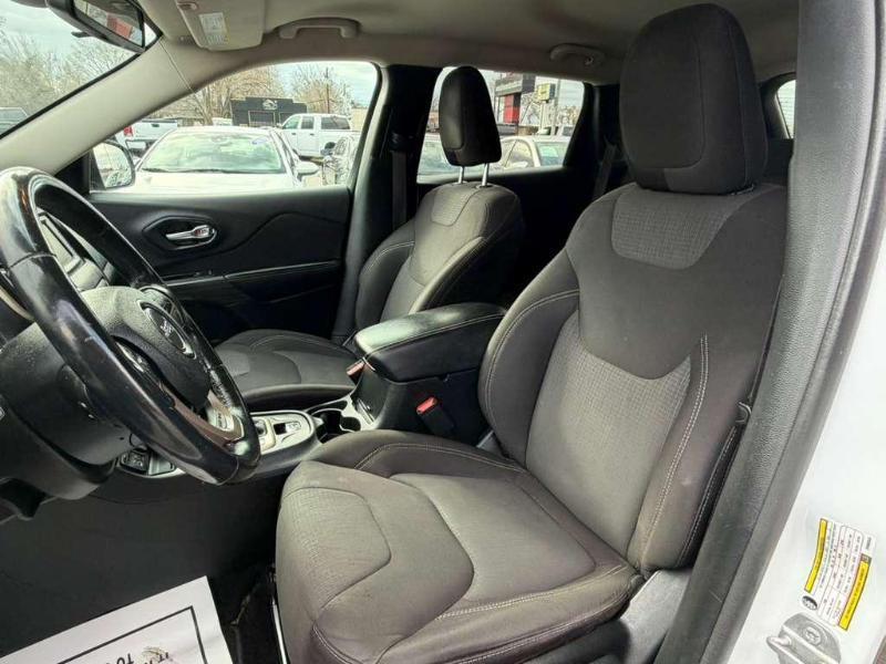 Jeep Cherokee Latitude FWD 2015