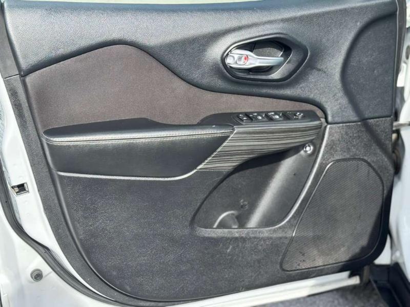 Jeep Cherokee Latitude FWD 2015