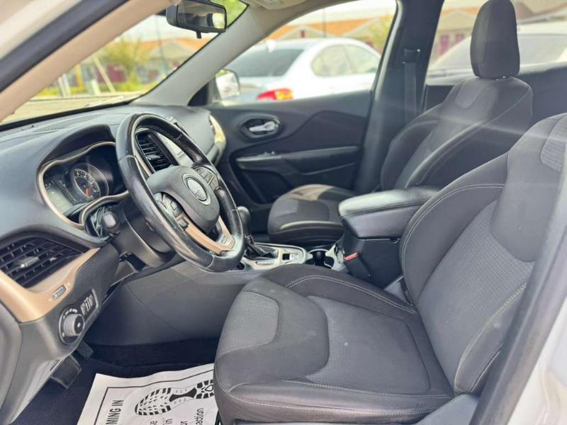 Jeep Cherokee Latitude FWD 2015