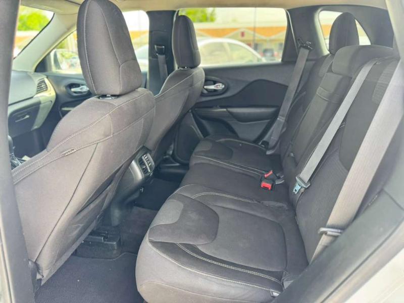 Jeep Cherokee Latitude FWD 2015