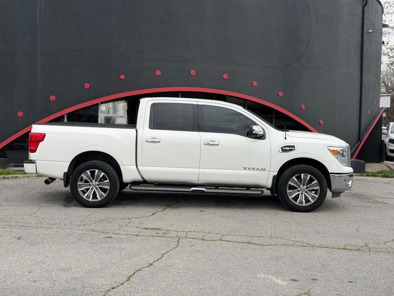 Nissan Titan Platinum Reserve Crew Cab 4WD 2017