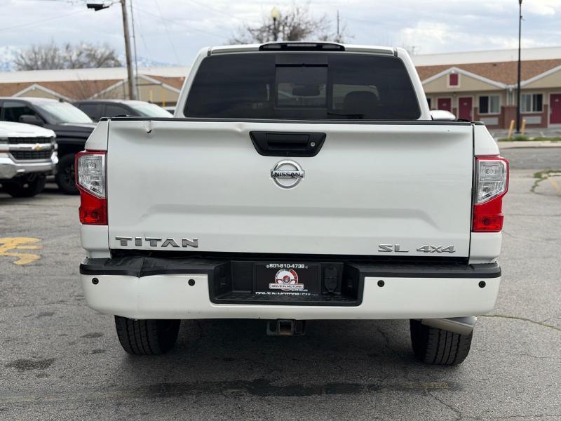 Nissan Titan Platinum Reserve Crew Cab 4WD 2017