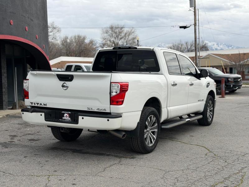 Nissan Titan Platinum Reserve Crew Cab 4WD 2017