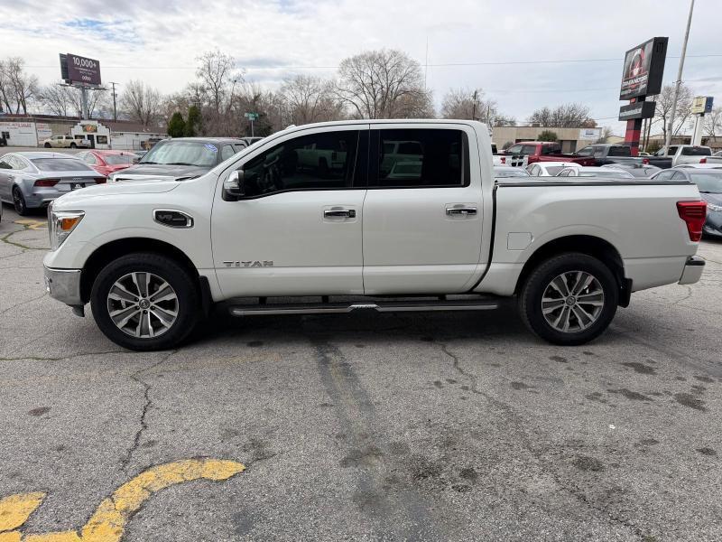 Nissan Titan Platinum Reserve Crew Cab 4WD 2017