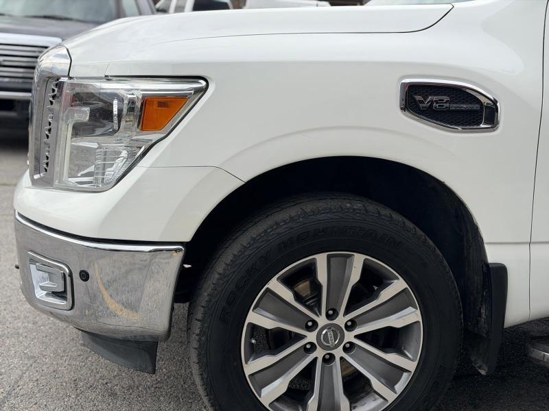 Nissan Titan Platinum Reserve Crew Cab 4WD 2017