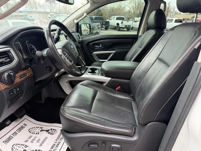 Nissan Titan Platinum Reserve Crew Cab 4WD 2017