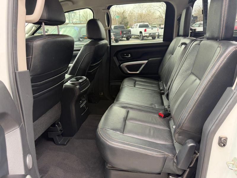 Nissan Titan Platinum Reserve Crew Cab 4WD 2017