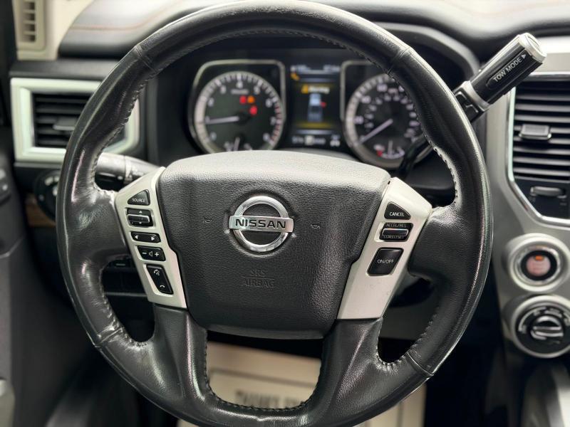 Nissan Titan Platinum Reserve Crew Cab 4WD 2017