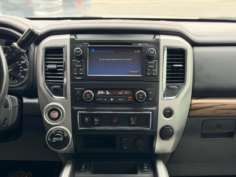 Nissan Titan Platinum Reserve Crew Cab 4WD 2017