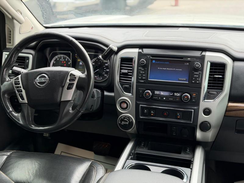 Nissan Titan Platinum Reserve Crew Cab 4WD 2017