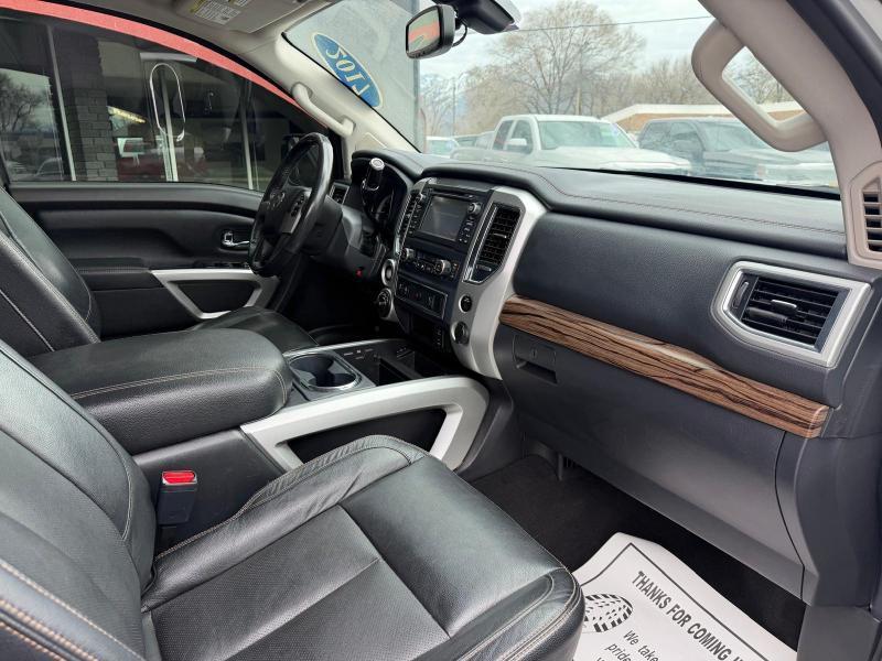 Nissan Titan Platinum Reserve Crew Cab 4WD 2017