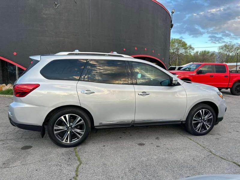 Nissan Pathfinder Platinum 4WD 2017