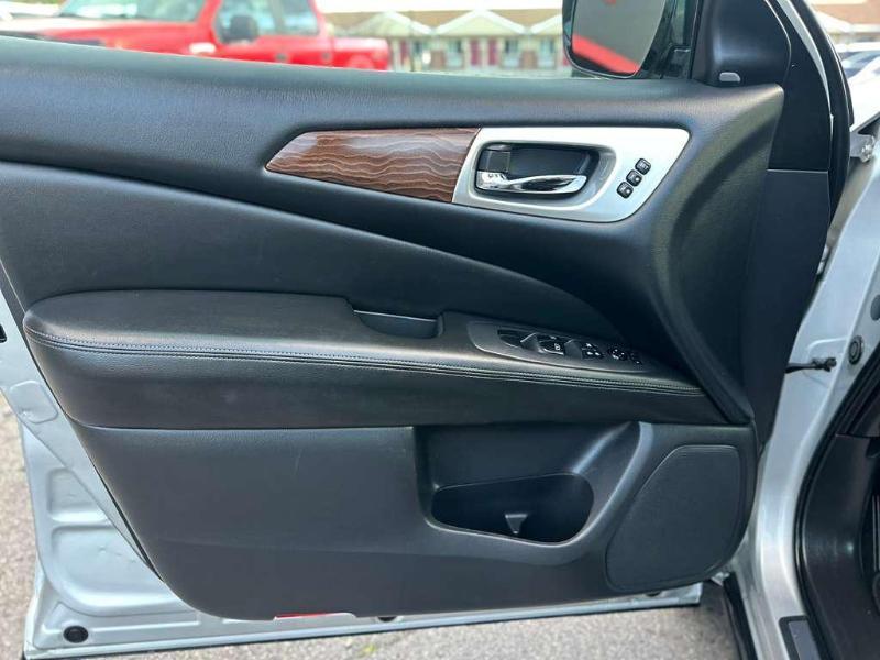 Nissan Pathfinder Platinum 4WD 2017