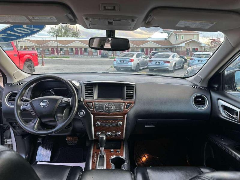 Nissan Pathfinder Platinum 4WD 2017