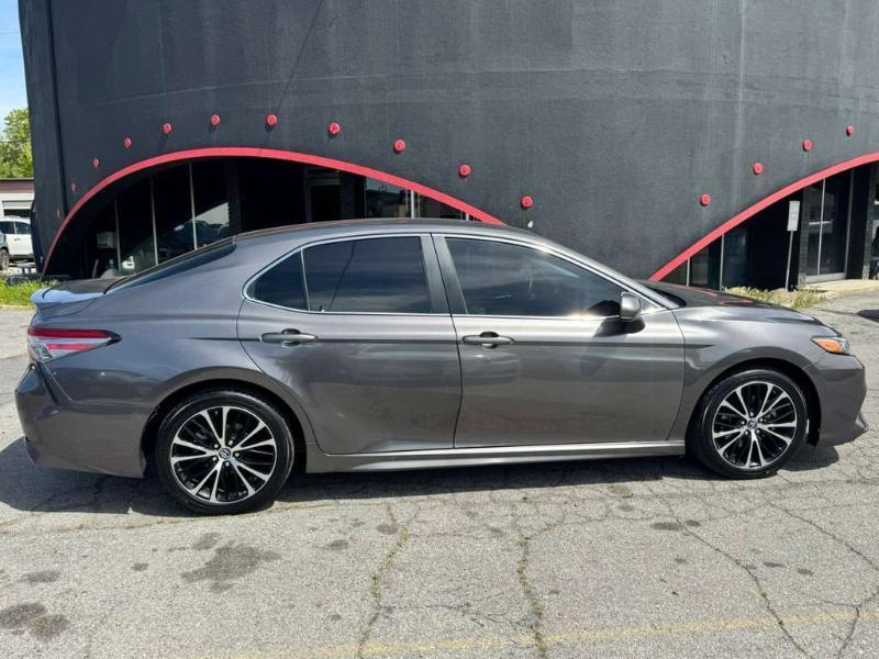 Toyota Camry SE 2018