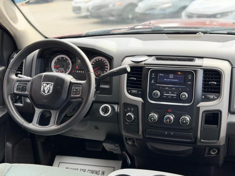 RAM 1500 Tradesman Quad Cab 4WD 2015